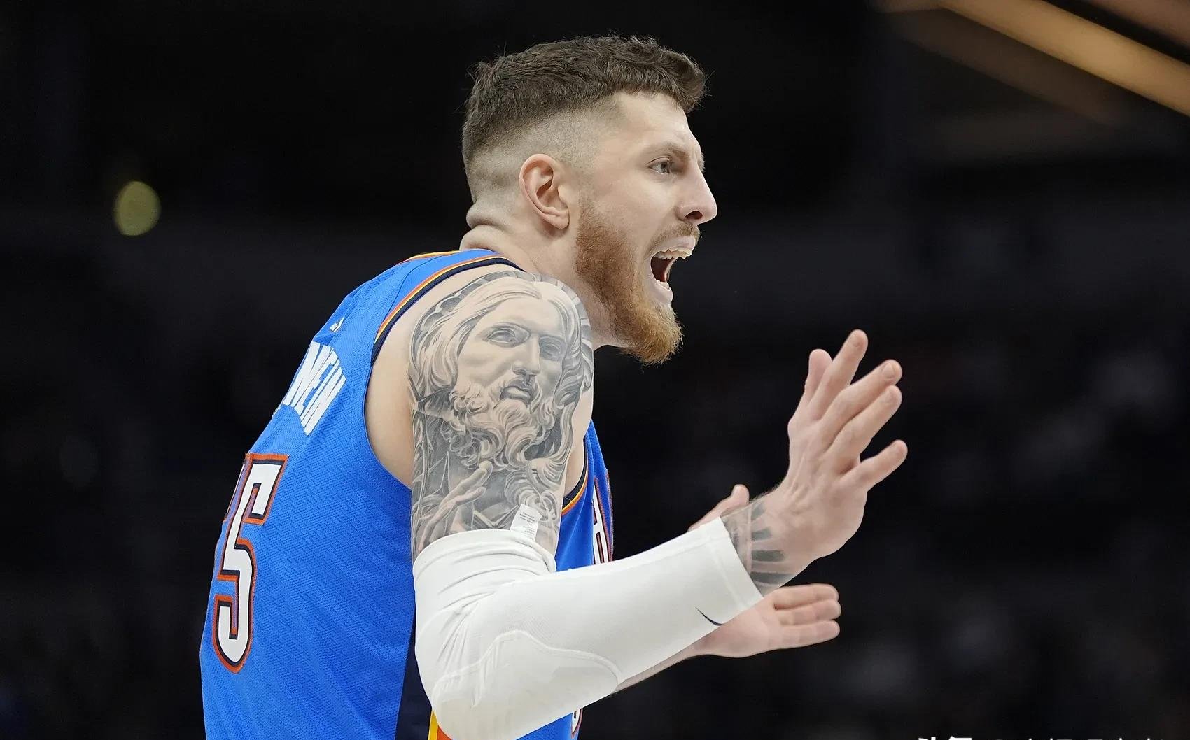包含今夜NBA常规赛传出新动向；孟菲斯灰熊完成体检；管理层表态：质疑声仍在；赛季目标并未改变的词条