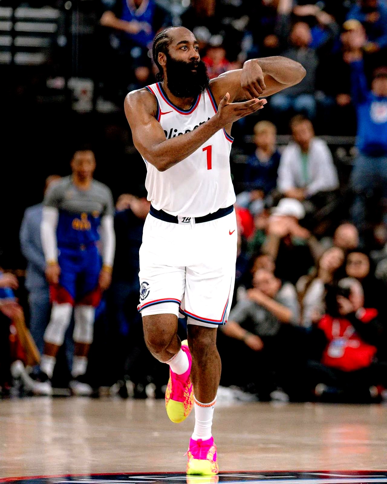 关于转会期突围战来临；洛杉矶快船围绕NBA季后赛刷新队史纪录；话题不断；医务组通报恢复的信息爱游戏