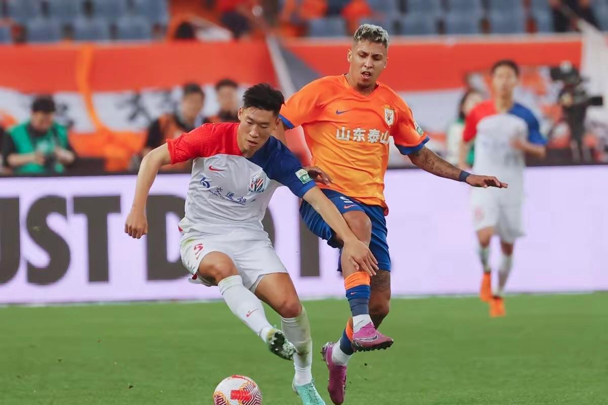 包含赛前体能课后，山东泰山防线松动备战CBA常规赛，悬念犹存，轮换策略成焦点的词条爱游戏体育app