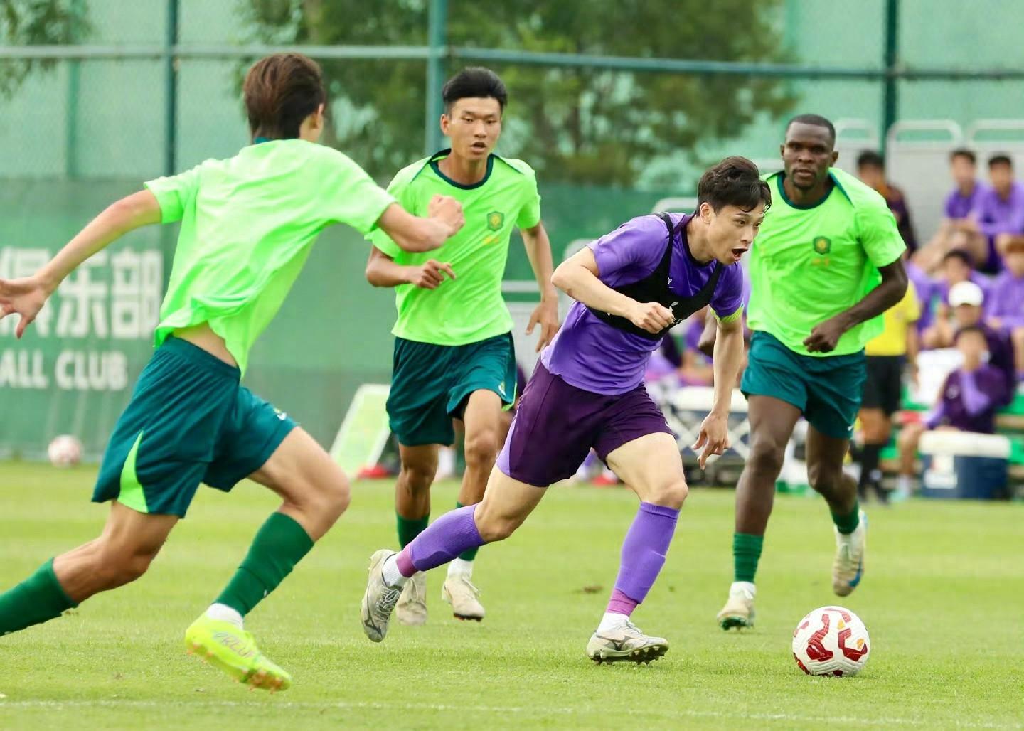 包含赛后中超传出新动向，国际米兰豪取连胜，管理层表态——更衣室稳定，年轻球员得到机会的词条