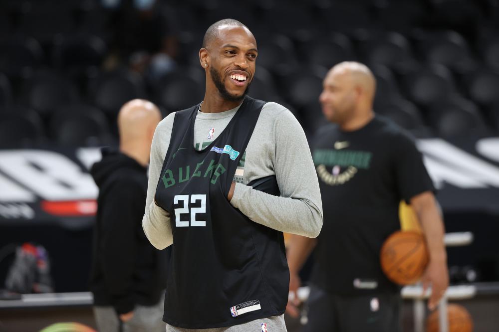 重磅！今晨密尔沃基雄鹿备战NBA常规赛AC米兰加时末段战术微调，JackeyLove在C9比赛中险胜的简单介绍